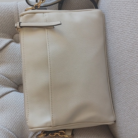 TOMMY HILFIGER Cream Pebbled Crossbody Bag With Inside & Outside Pockets - Picture 5 of 14